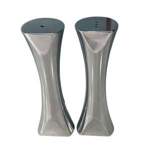 Nambe Studio Hug Salt & Pepper Shakers Set 6" Silver-tone Hourglass-shaped Alloy